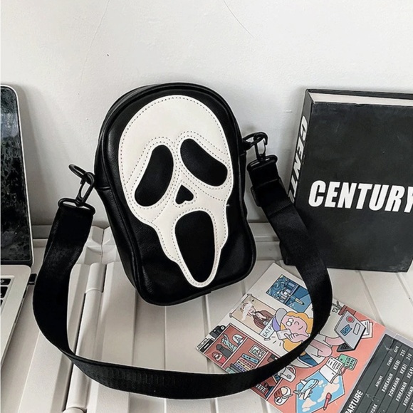 Scream Ghost Face Faux Leather Crossbody Bag - Picture 2 of 10